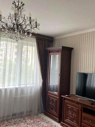 Лобановського(Червонозоряний) 15/7. 3-х кімнана .87м2без%