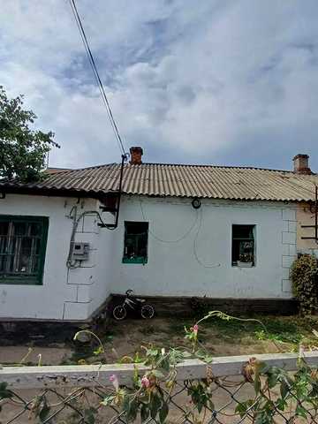 Продається, або здається в оренду півбудинку(більша частина)
