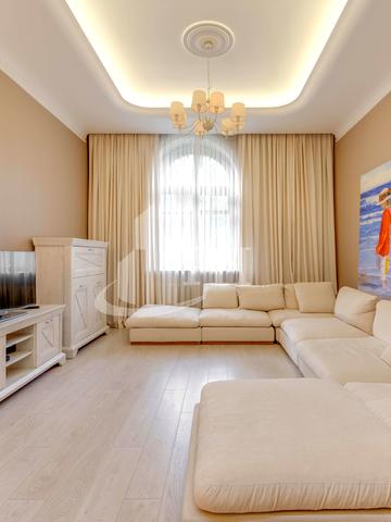 Микільсько-Ботанічна вул., 14