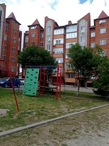 Чортків.3-ох кімнатна сира квартира