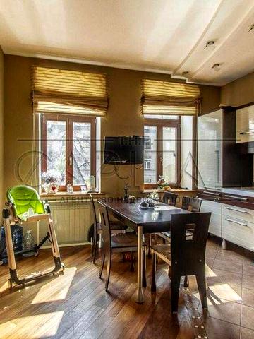 Продаж квартири, вул. Хмельницького Богдана, Центр