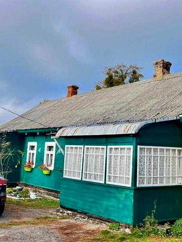 Продається будинок з господарськими будівлями та присадиб. ділянками