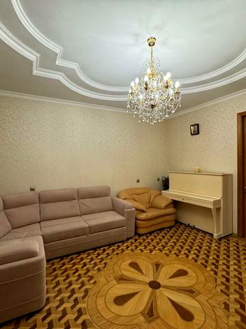 Леся Курбаса вул., 7