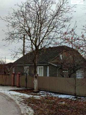 Частина будинку і земельна ділянка