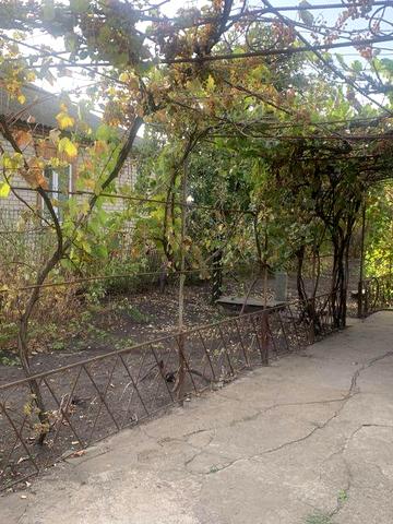 Будинок з літньою кухнею в Апостолове