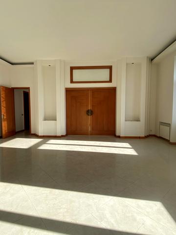 Богдана Хмельницького вул., 32