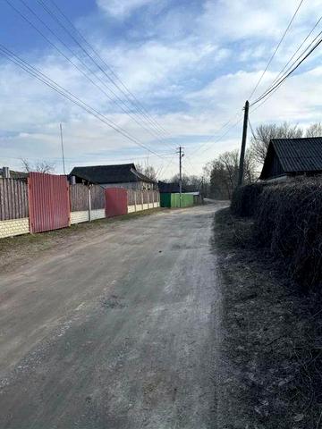 Будинок смт.Ріпки на березі річки