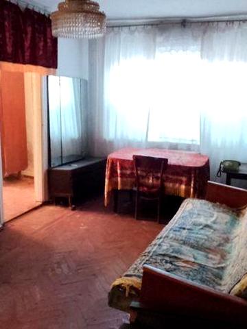 Продам квартиру в м. Погребище. Разом з квартирою продається два гараж