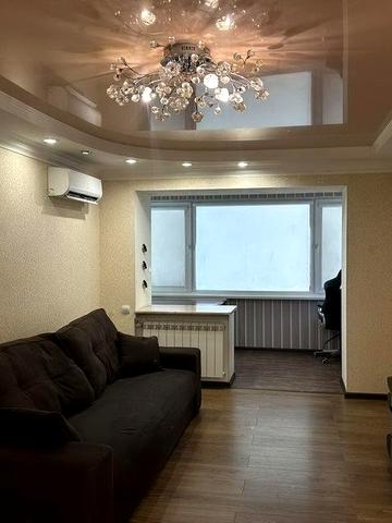 Середньофонтанська вул., 47/51