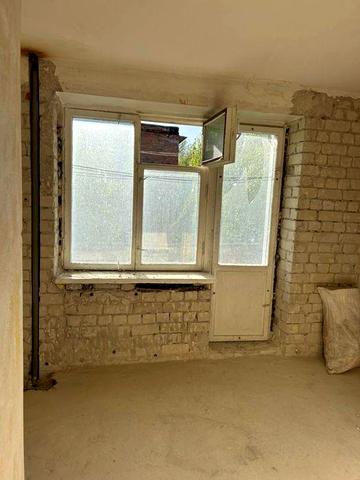 Продам 2-х кімнатну квартиру під ремонт(є документи на автономку)