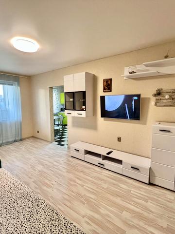 Європейського Союзу просп. (Правди), 5-Б