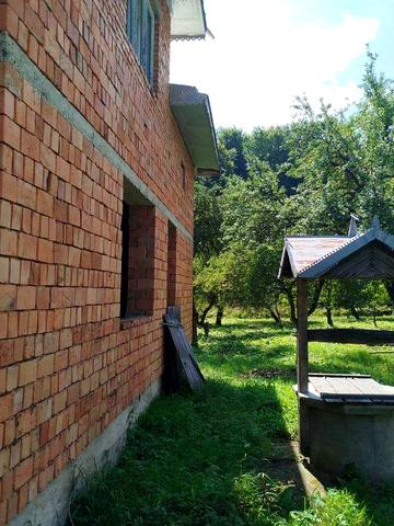 Будинок з ділянкою