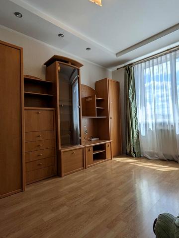 Василя Симоненка вул., 31