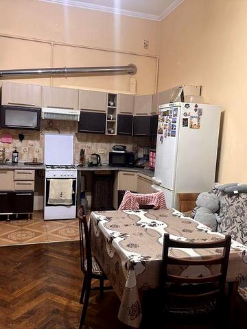 Продаж вул Менциньзького 2х кім квартири