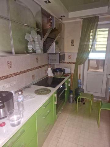 1-й поверх . 4-к. квартира +гардеробна в м.Южноукраїнськ ЖК ОСББ Незалежності 26 ' .