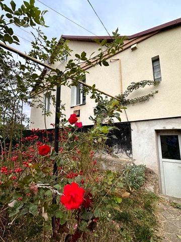 Продаєтся гарний маєток.