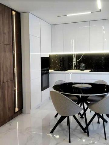 Продаж 3к квартири 95 кв. м на пл. Героїв Євромайдану