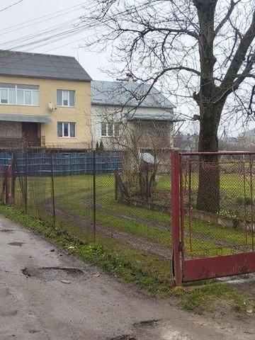 Продаж будинку в центрі Пустомит