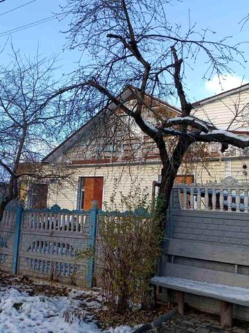 Продам частину будинку, окремий двір, з гаражем