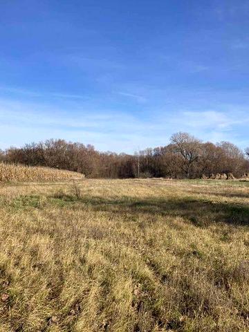 Дім в селі з участком 40 соток +20соток