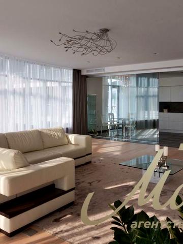 Раїси Окіпної вул., 18