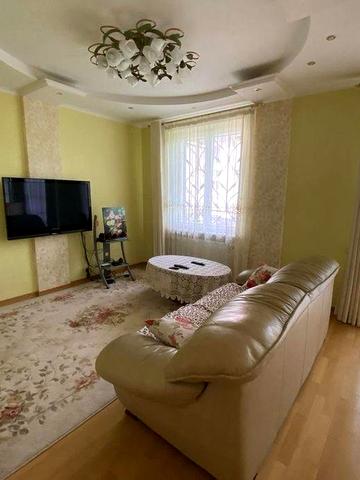5- кім. квартира 185м.кв. вул.Олеся,25в