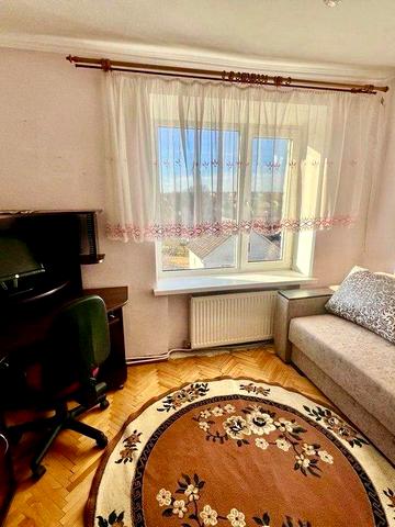 Продається 3-кімнатна квартира. Чортків