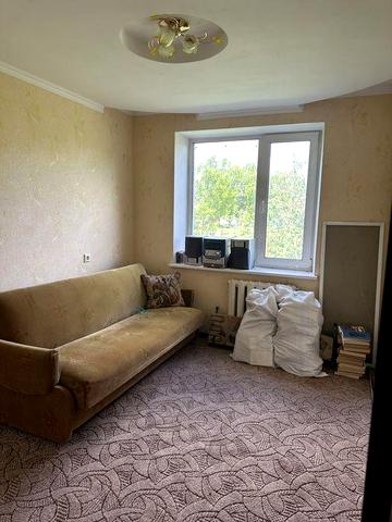 Продається трикімнатна квартира з гаражем у селищі Семенівка!!!