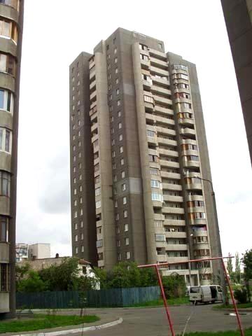 Продам  4х комнатную квартиру, под ремонт, ул. Азербайджанская