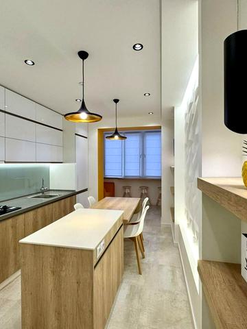 Мостобудівників вул., 18