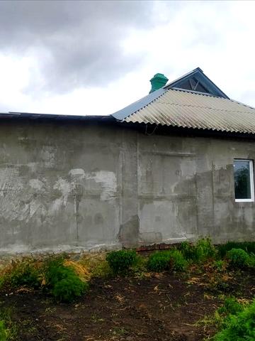 Центральна, 1