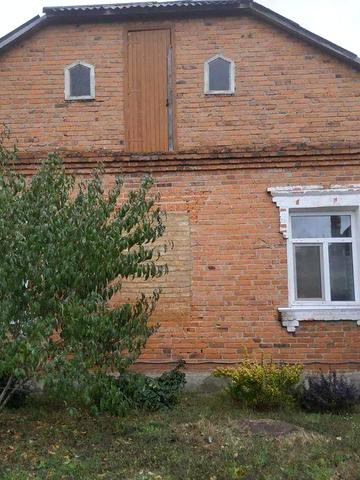 Продам двокімнатну квартиру (пів будинку)