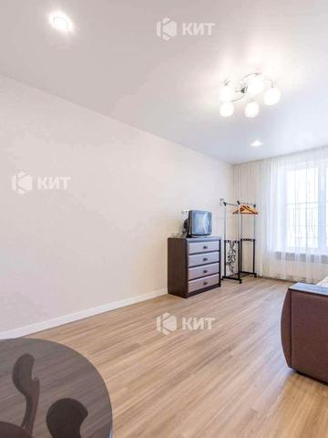 Героїв Харкова просп. (Московський), 195