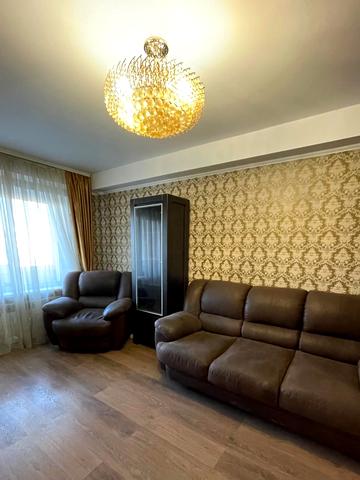Чарівна вул., 48