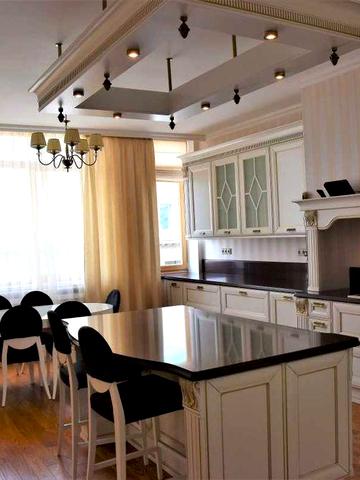 Ольгинская 6. М. Крещатик 1 мин. 232кв.м.Паркоместо.Без комисии.