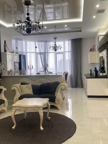 Дмитра Яворницького просп. (Карла Маркса), 3