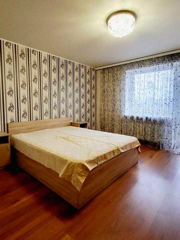 Продається трикімнатна квартира в Тяжилові