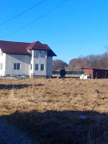 Будинок в с.Майдан, поблизу центральної дороги.