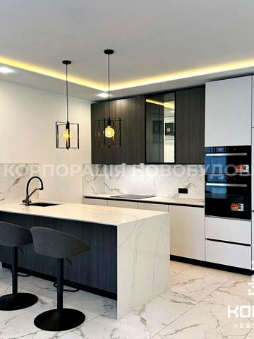 Словянська набережна вул., 23