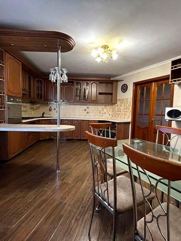 Продаж нестандартного покращеного планування квартири .Павліченко 32