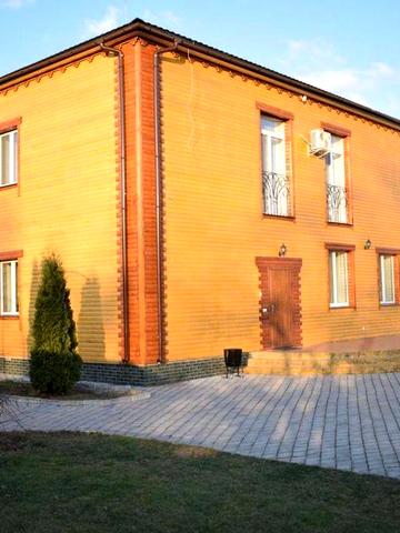 Продаж заміського будинку