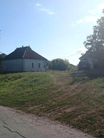 Садиба в Кибинцях біля ставка.