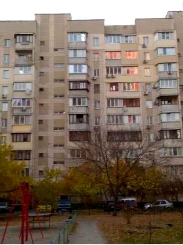 Продаж 3-к квартири 67,81 м2 м.Київ, вул.Драгоманова, 18.  70000$