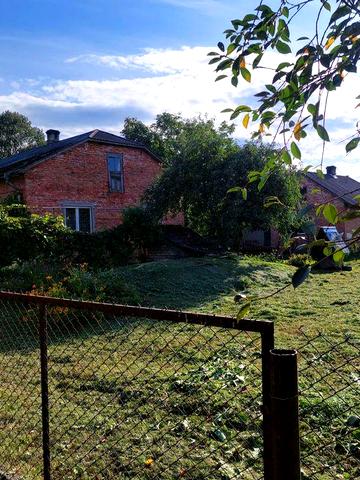 Продається житловий будинок з літньою кухнею. Торг.