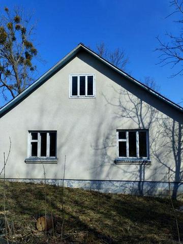 Житловий будинок з господарськими будівлями  в с.Лідихів