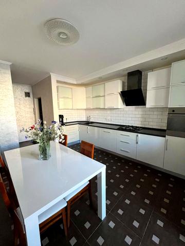 Академіка Сахарова вул., 26