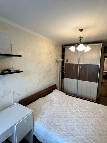 Металургів вул., 8