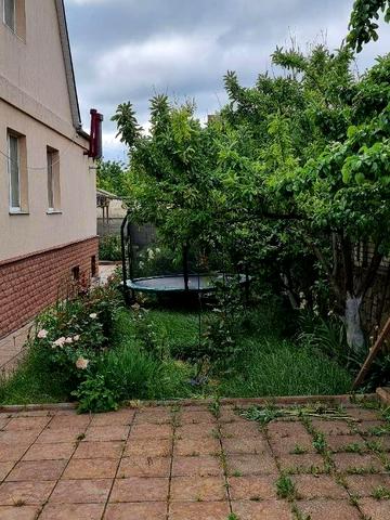 Весняна вул.