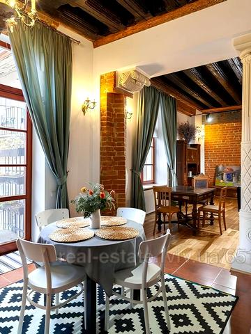 Івана Федоровича вул., 10