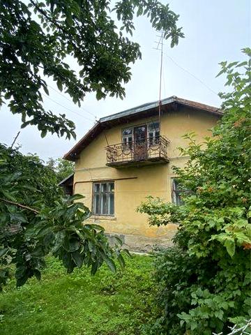Продаж приватного будинку із земельною ділянкою